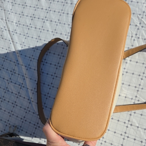 Giani Bernini Tan and Cream Designer Tote - Picture 12 of 16